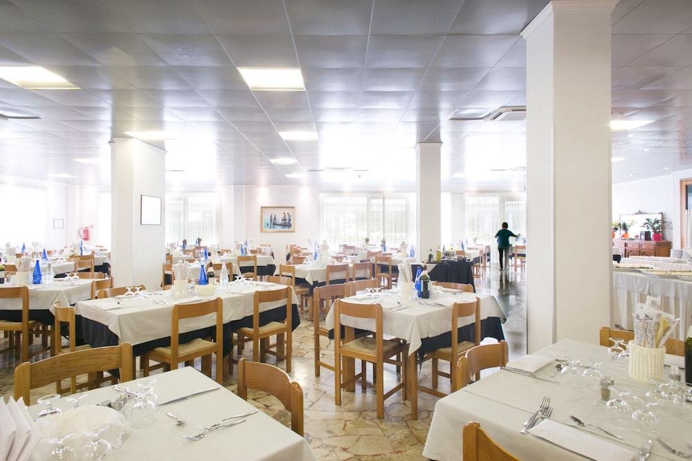Hotel Stacchini Чезенатико Екстериор снимка