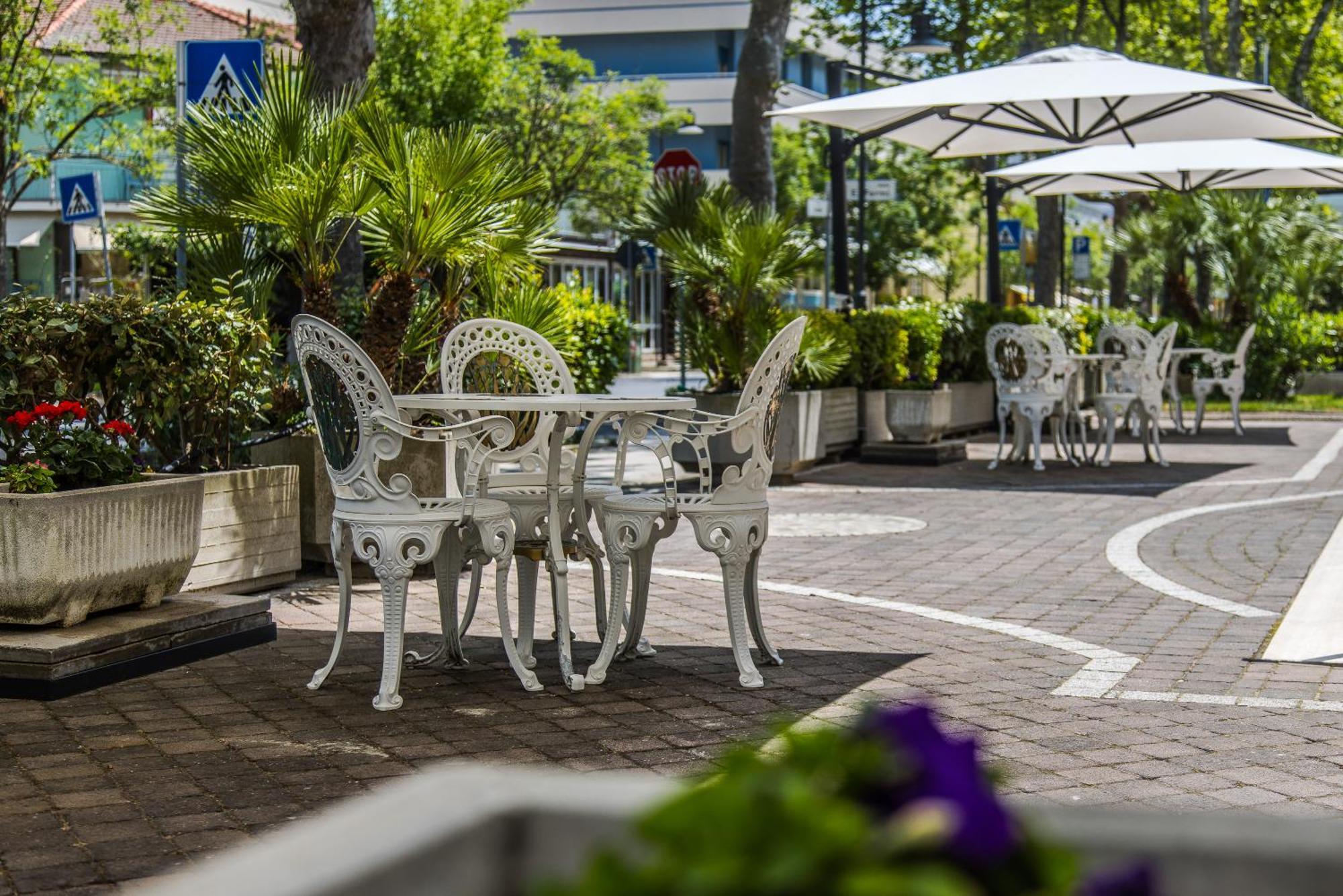 Hotel Stacchini Чезенатико Екстериор снимка